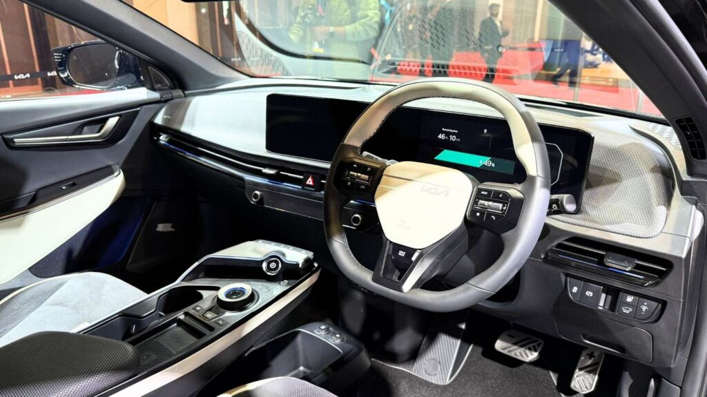 kia syros images
